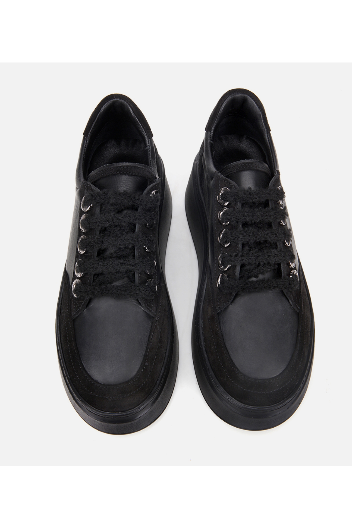 Kadın Deri Siyah Bağcık Detaylı Kalın Tabanlı Spor Ayakkabı - Görsel 6