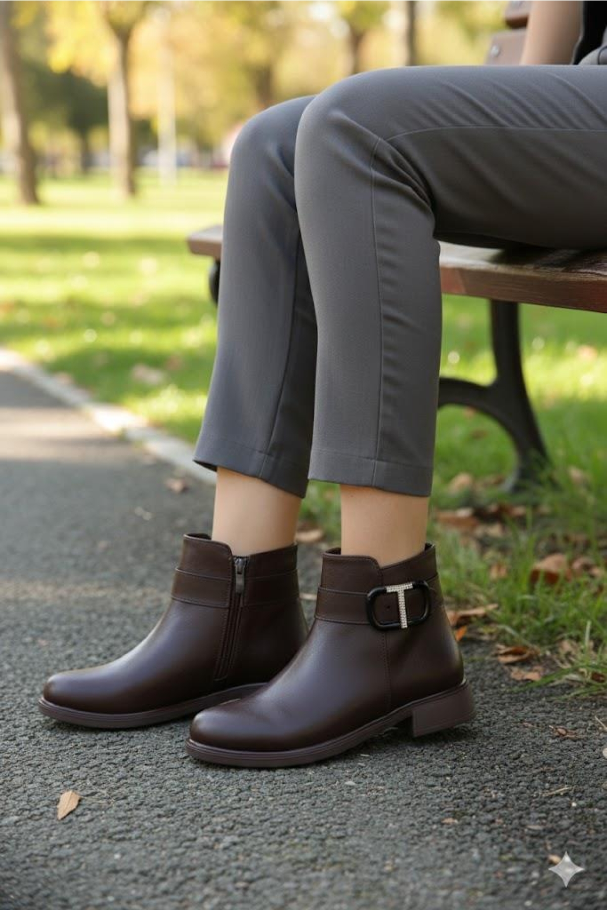 Fort 906233 Toka Detaylı Lastik Taban Fermuarlı Kadın Bot model görseli