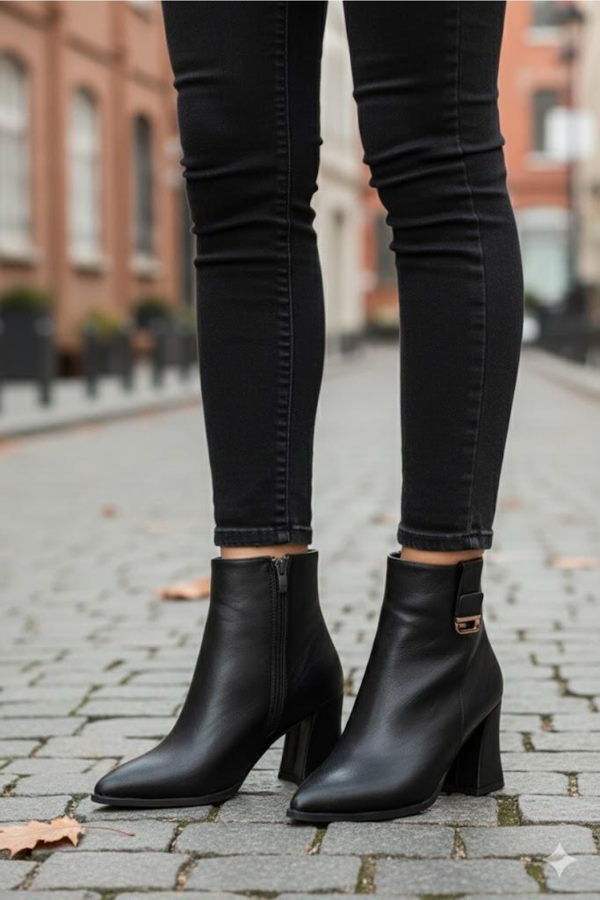 573205 Toka Detaylı Burnu Sivri 7 Cm KalınTopuk Fermuarlı Kadın Bot - Görsel 6