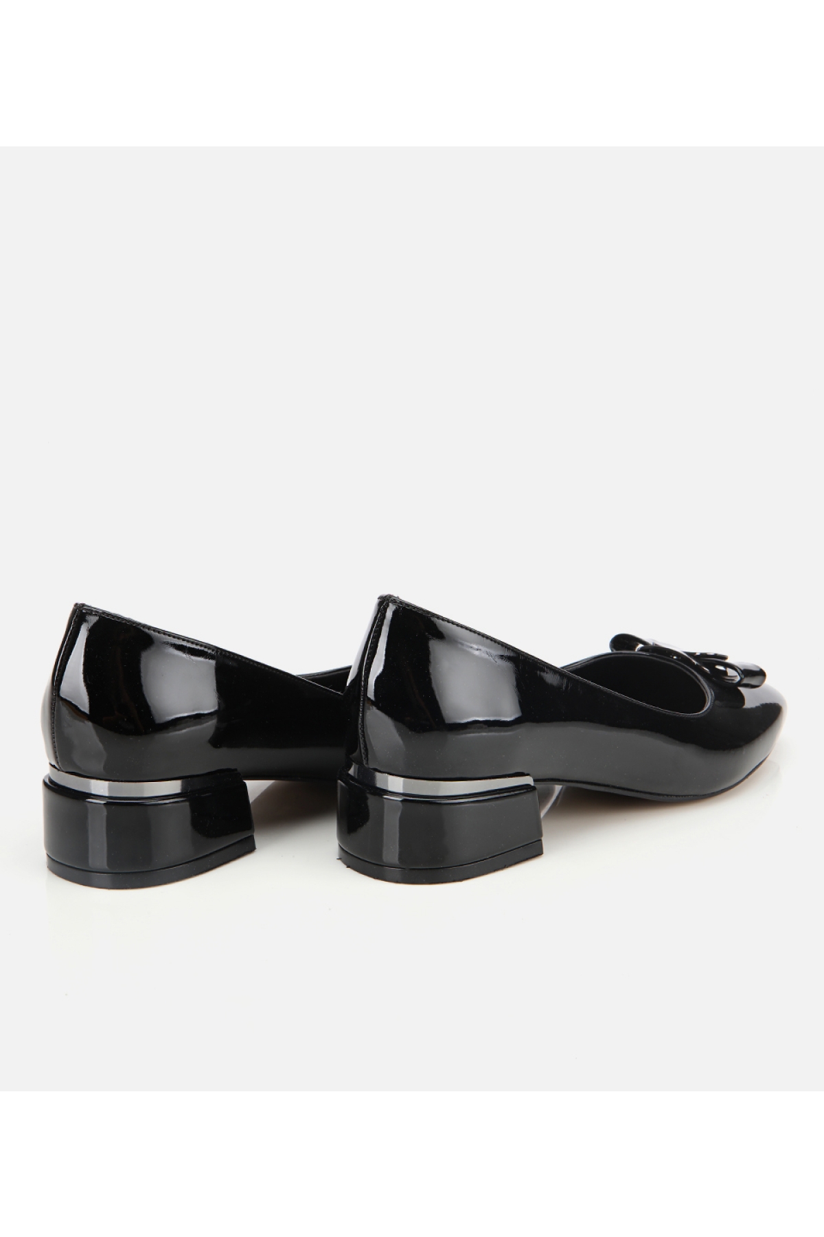 Kadın Rugan Siyah Metal Detaylı Kalın Topuklu Ayakkabı - Görsel 4