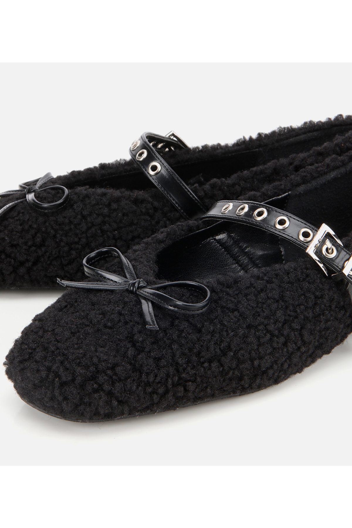 Kadın Siyah Peluş Kürklü Zımbalı Babet - Görsel 3