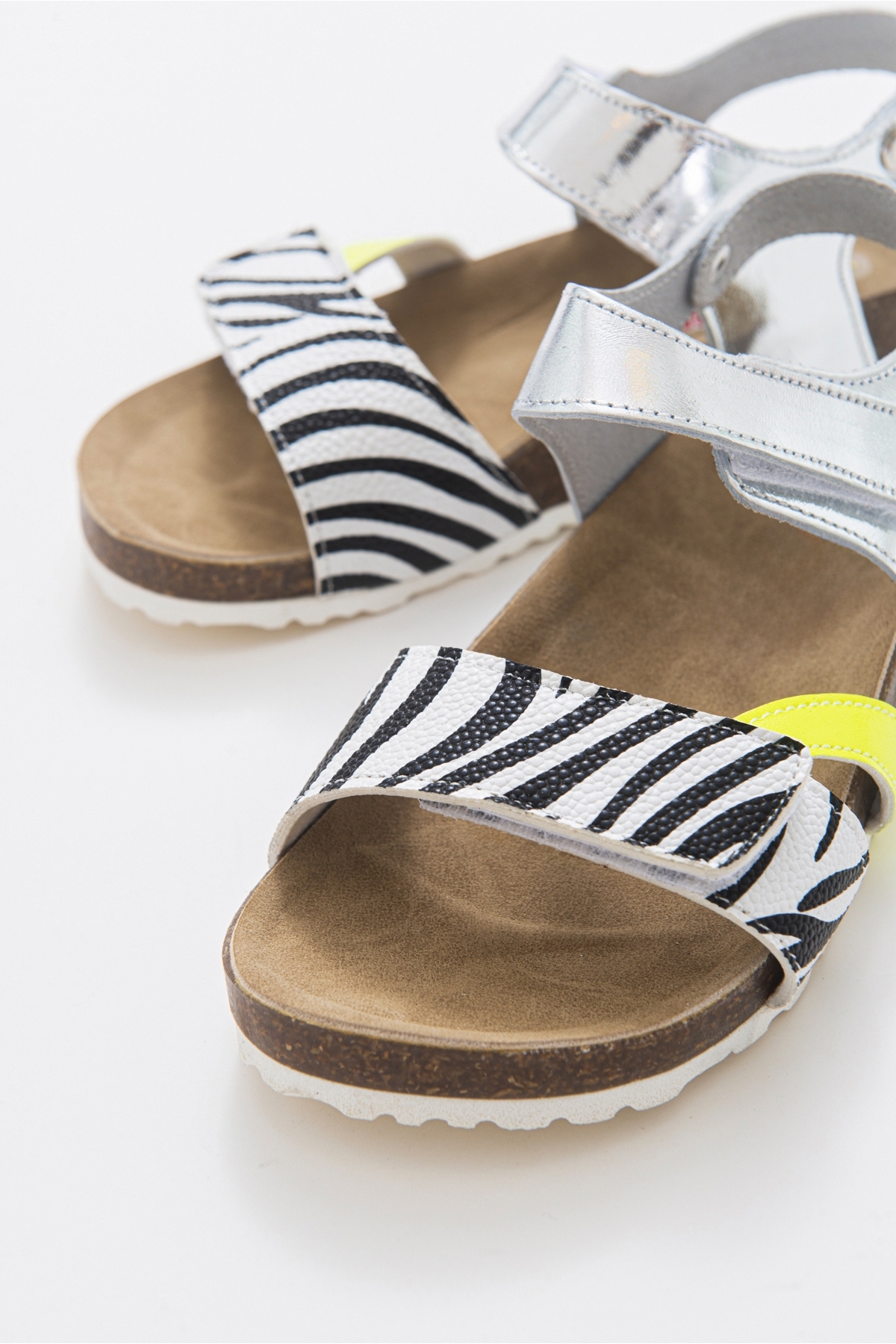 Kız Çocuk Gümüş Deri Ortopedik Destekli Çocuk Sandalet - Görsel 3