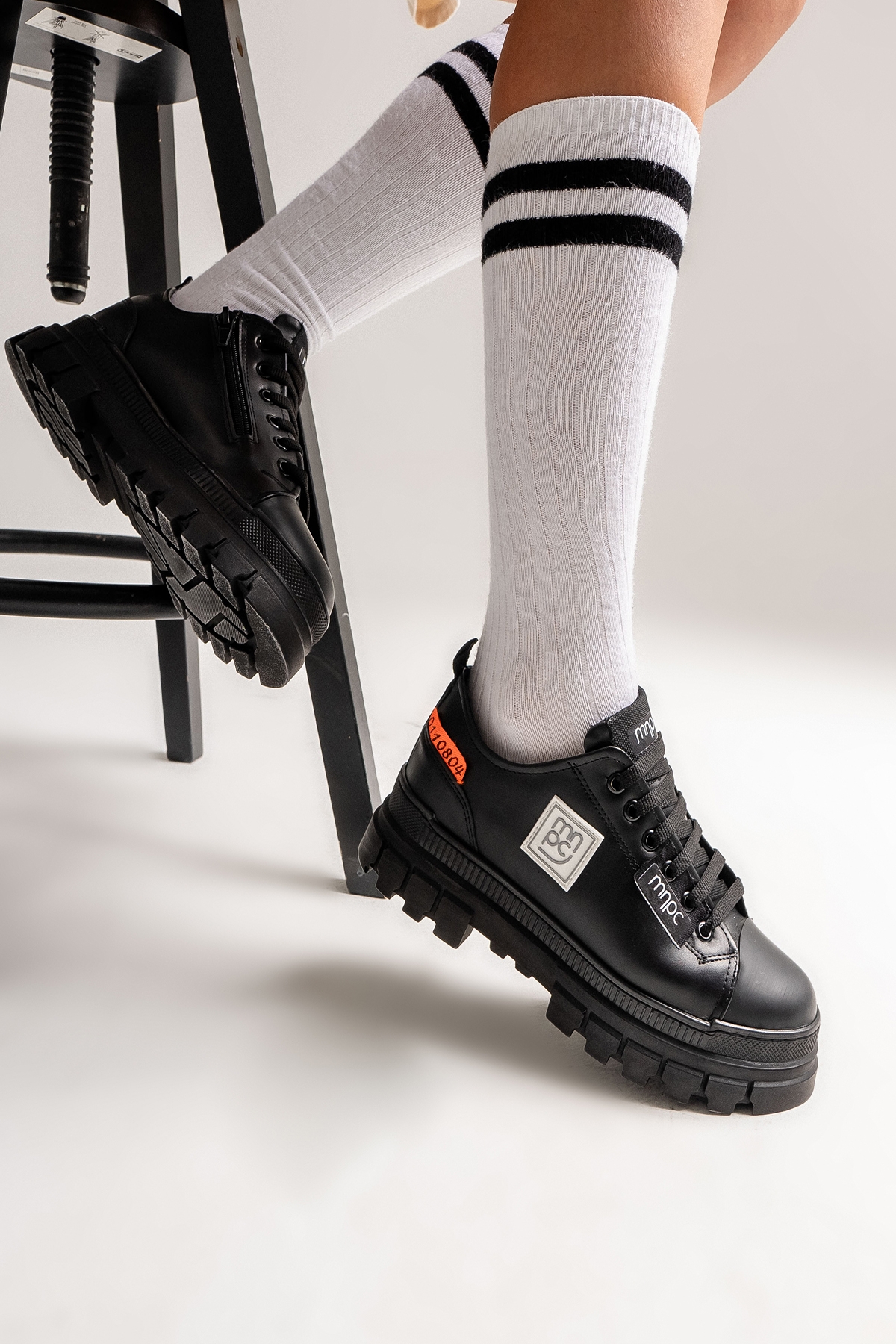 Kız Çocuk Siyah Anatomik Günlük Ayakkabı - Görsel 4