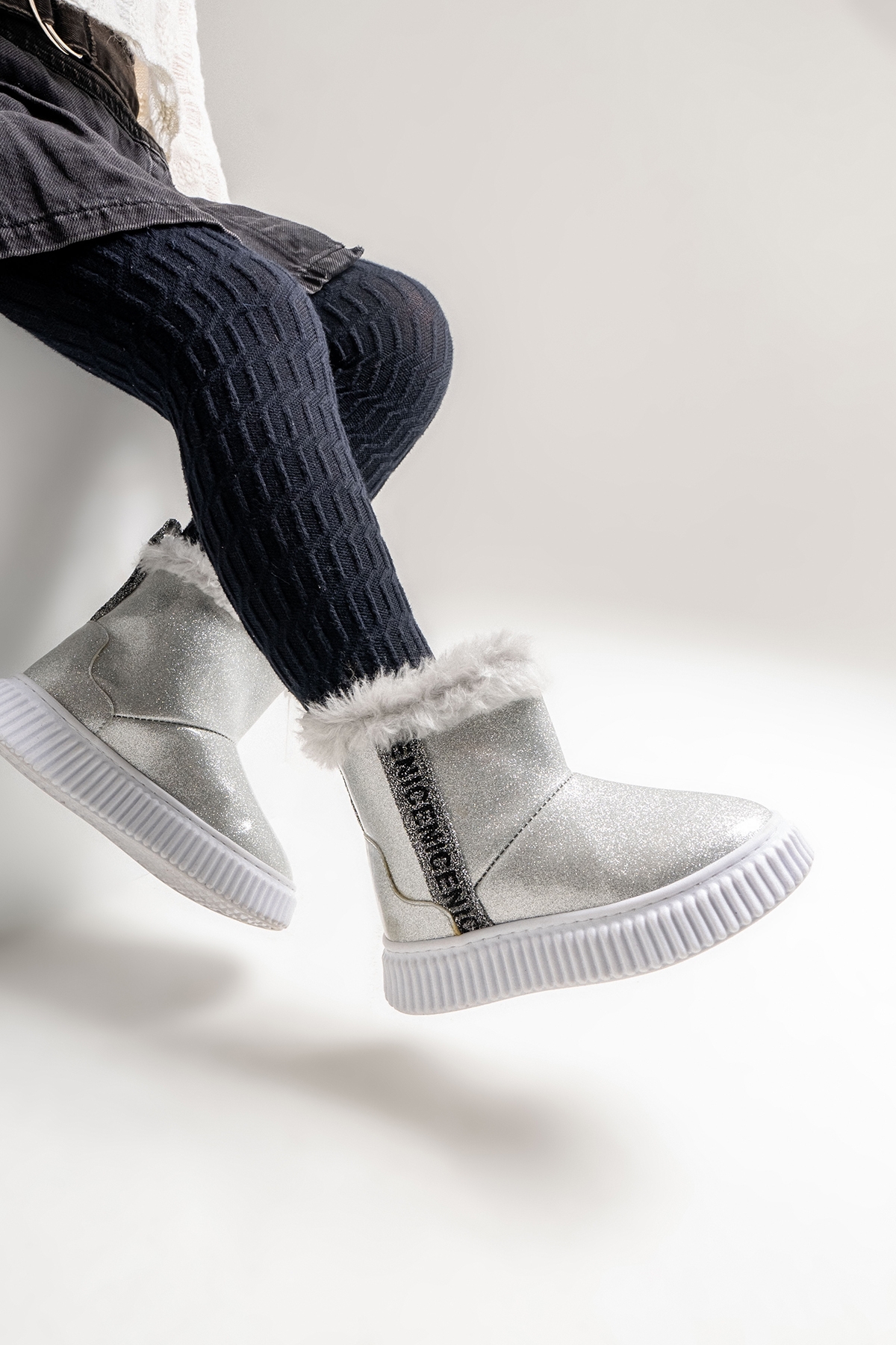 Kız Çocuk Gümüş Simli Suni Deri Kürklü Anatomik Kar Botu - Görsel 4