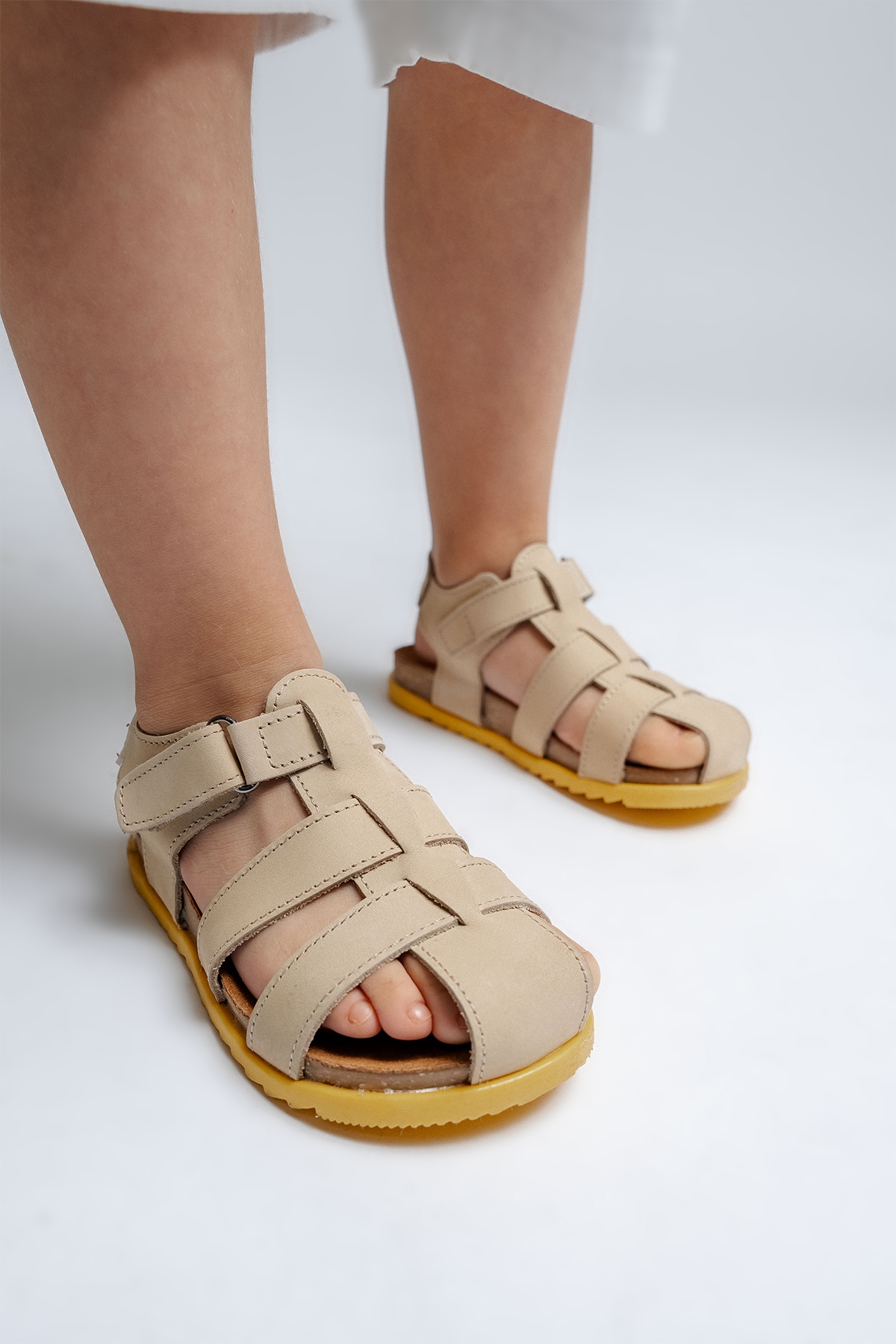 Unisex Çocuk Açık Sarı Hakiki Deri Mantar Tabanlı Günlük Çocuk Sandalet - Görsel 5