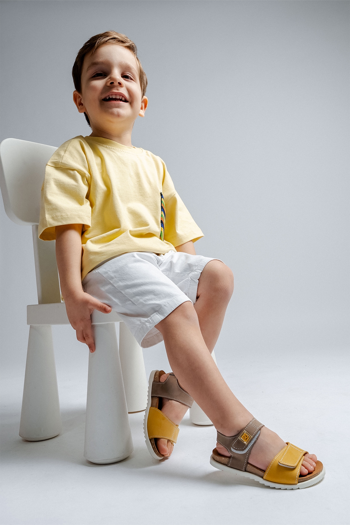 Unisex Çocuk Gri-Sarı Hakiki Deri Mantar Tabanlı Günlük Çocuk Sandalet - Görsel 2