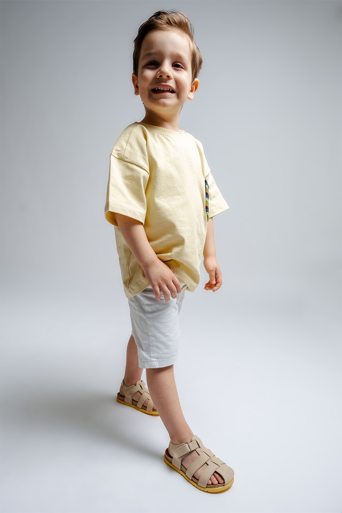 Unisex Çocuk Açık Sarı Hakiki Deri Mantar Tabanlı Günlük Çocuk Sandalet - Görsel 2