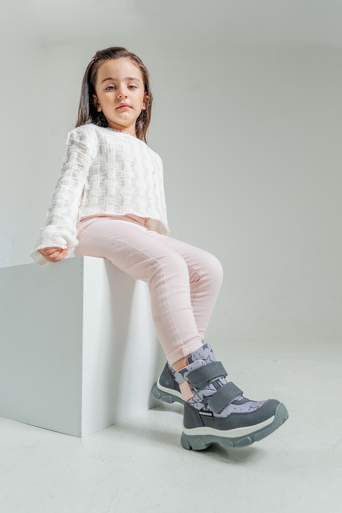 Kız Çocuk Gri Su Geçirmez Anatomik Günlük Bot - Görsel 2