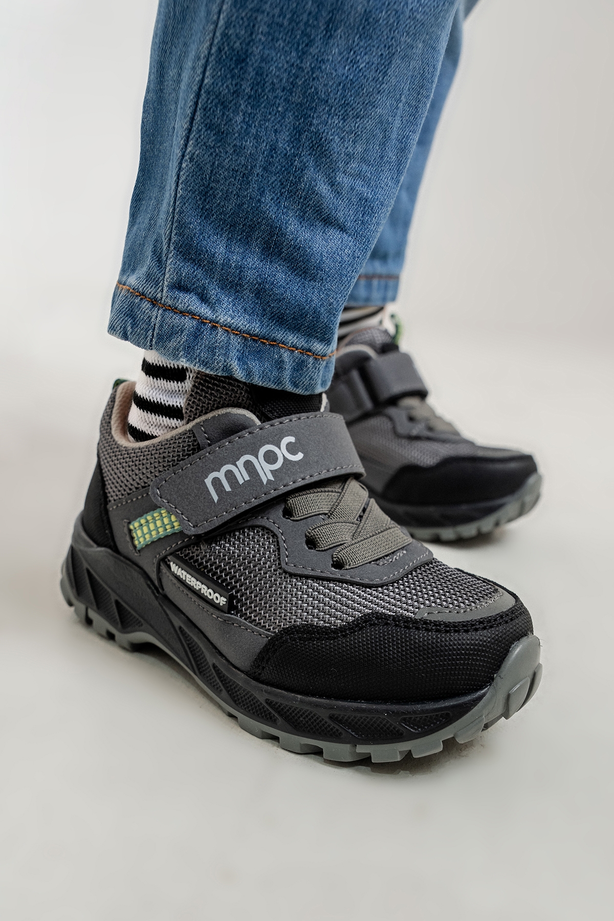 Erkek Çocuk Siyah Su Geçirmez Anatomik Ayakkabı - Görsel 2
