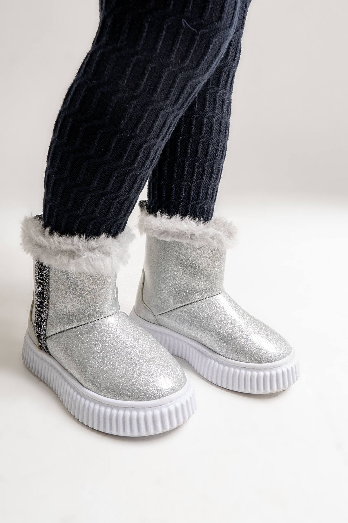 Kız Çocuk Gümüş Simli Suni Deri Kürklü Anatomik Kar Botu - Görsel 6