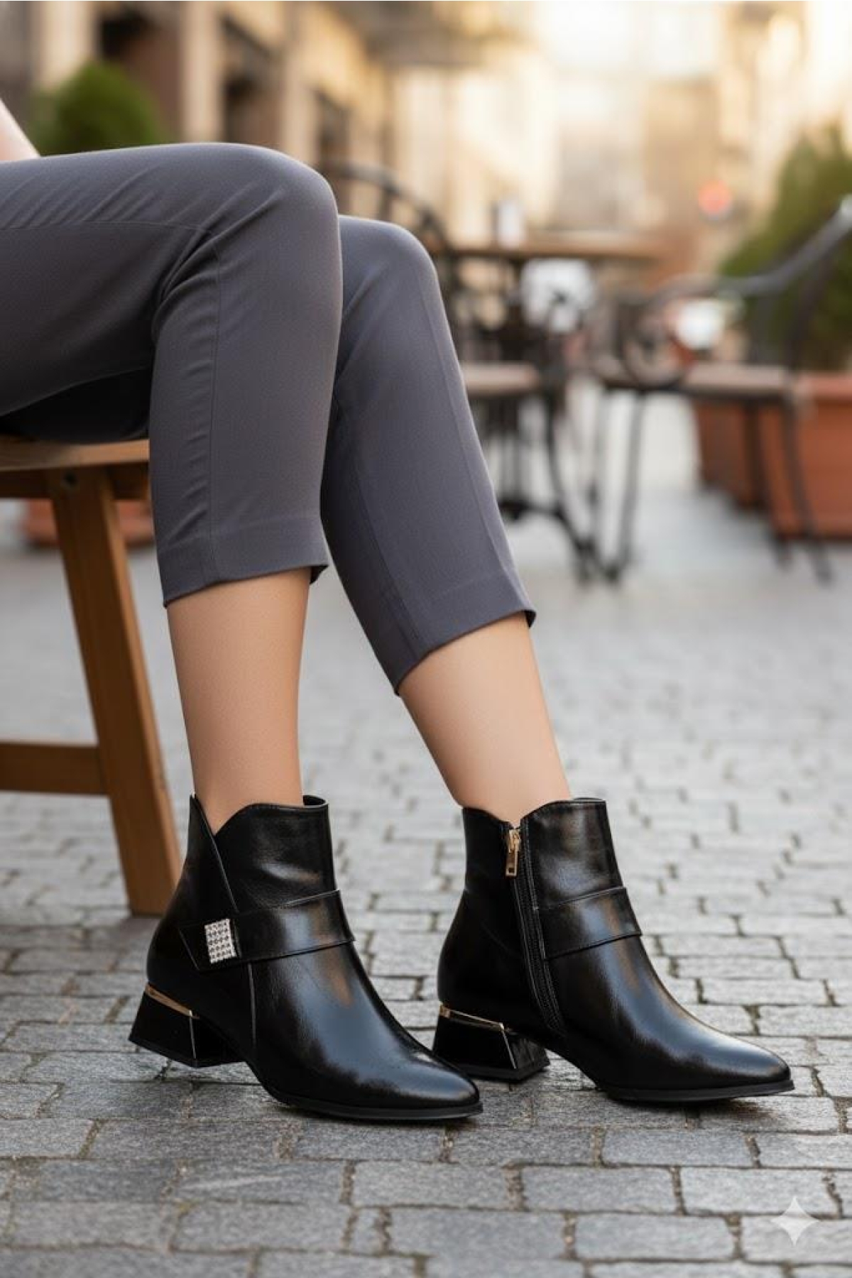 358-701 Toka Detaylı Burnu Sivri 3 Cm Kalın Topuk Fermuarlı Kadın Bot - Görsel 3