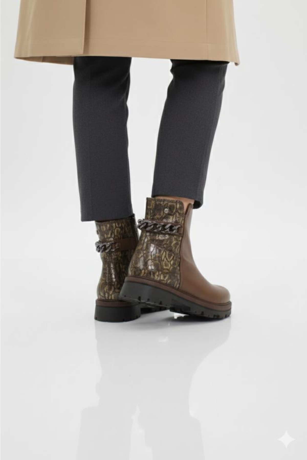 Kadın Leopar Desenli Hakiki Deri Ortopedik Fermuarlı Düz Kalın Taban Günlük Bot 4240 - Görsel 6