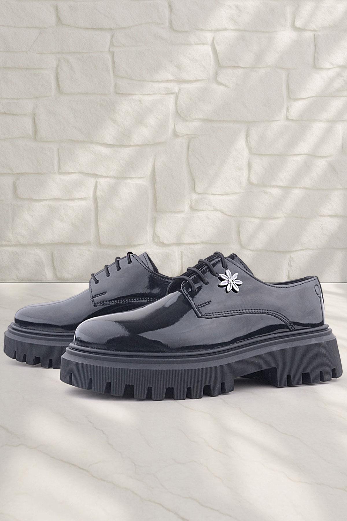 Rakerplus Siyah Rakerplus Rugan Bağcıklı Çiçek Detaylı Oxford Günlük Ayakkabı