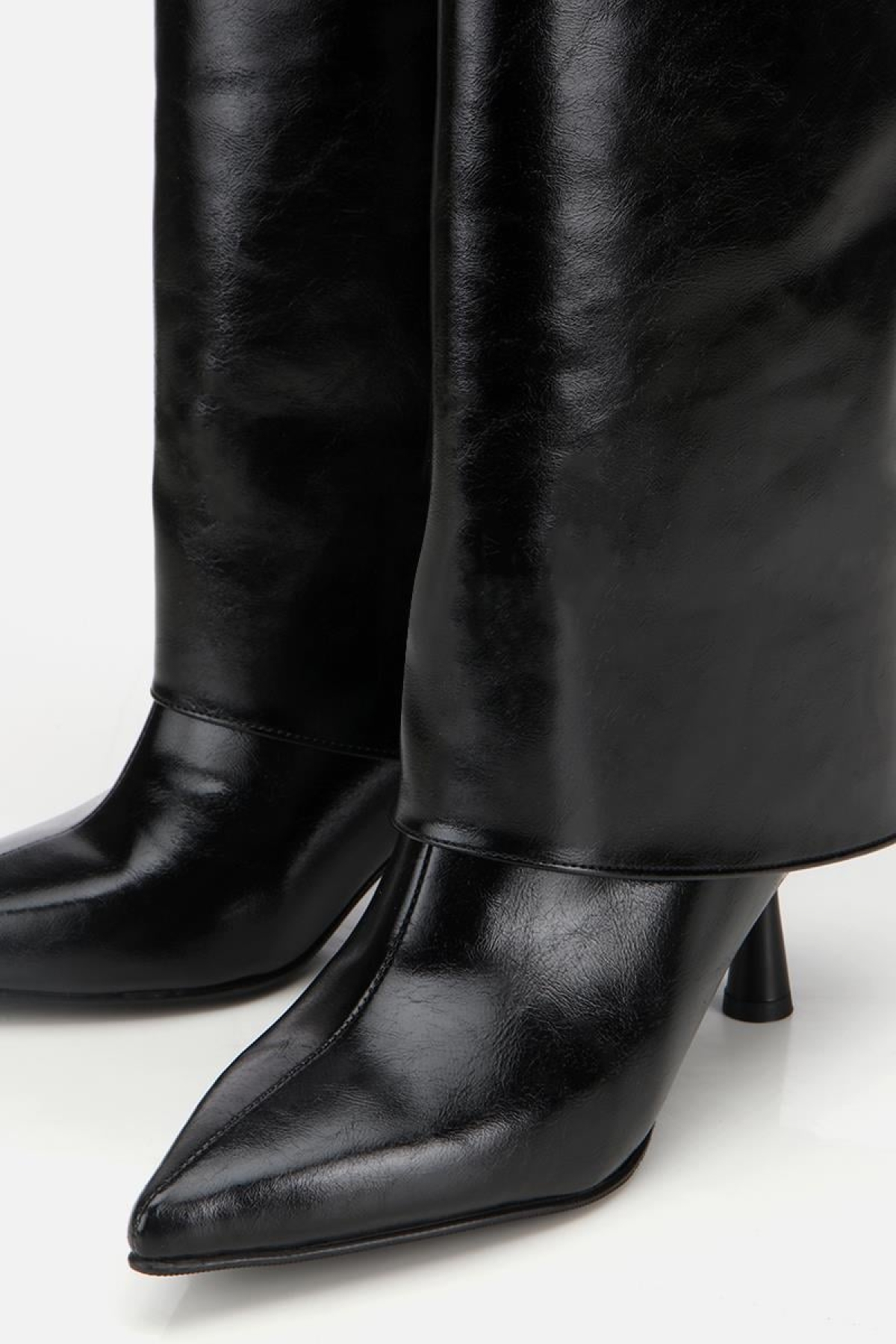 Kadın Rugan Siyah Kırışık Görünümlü Topuklu Çizme - Görsel 5