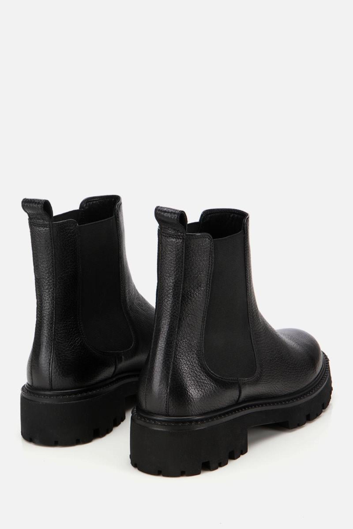 Kadın Deri Siyah Lastik Detaylı Kalın Tabanlı Düz Bot - Görsel 4