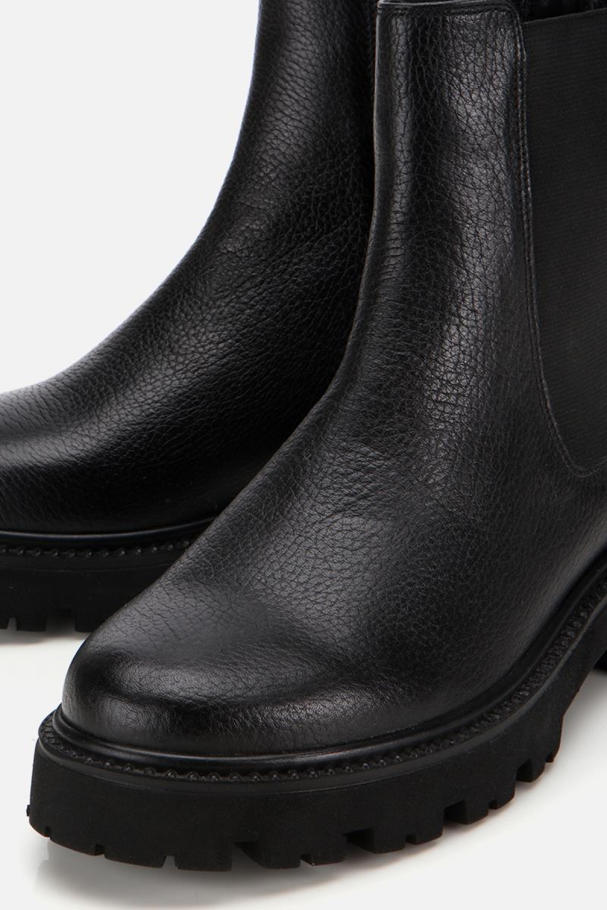 Kadın Deri Siyah Lastik Detaylı Kalın Tabanlı Düz Bot - Görsel 5