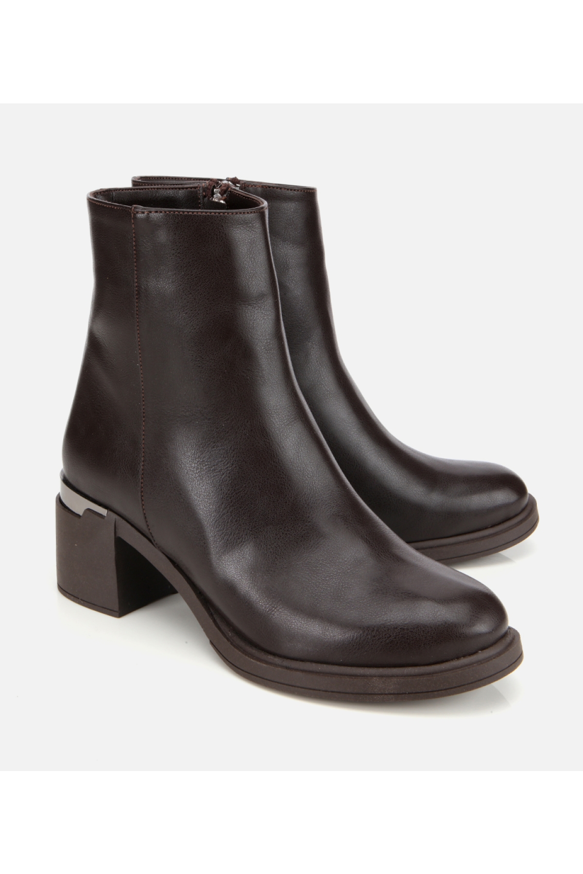 Kadın Kahverengi Metal Detaylı Kalın Tabanlı Bilekte Düz Bot - Görsel 2