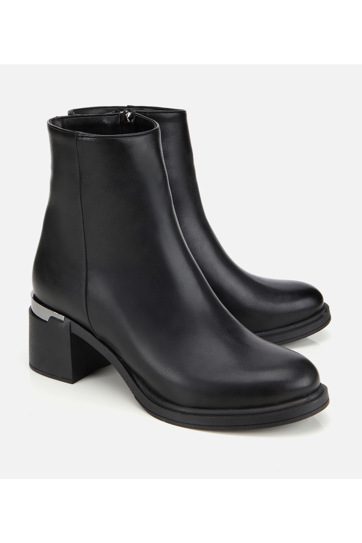 Kadın Siyah Metal Detaylı Kalın Tabanlı Bilekte Düz Bot - Görsel 2