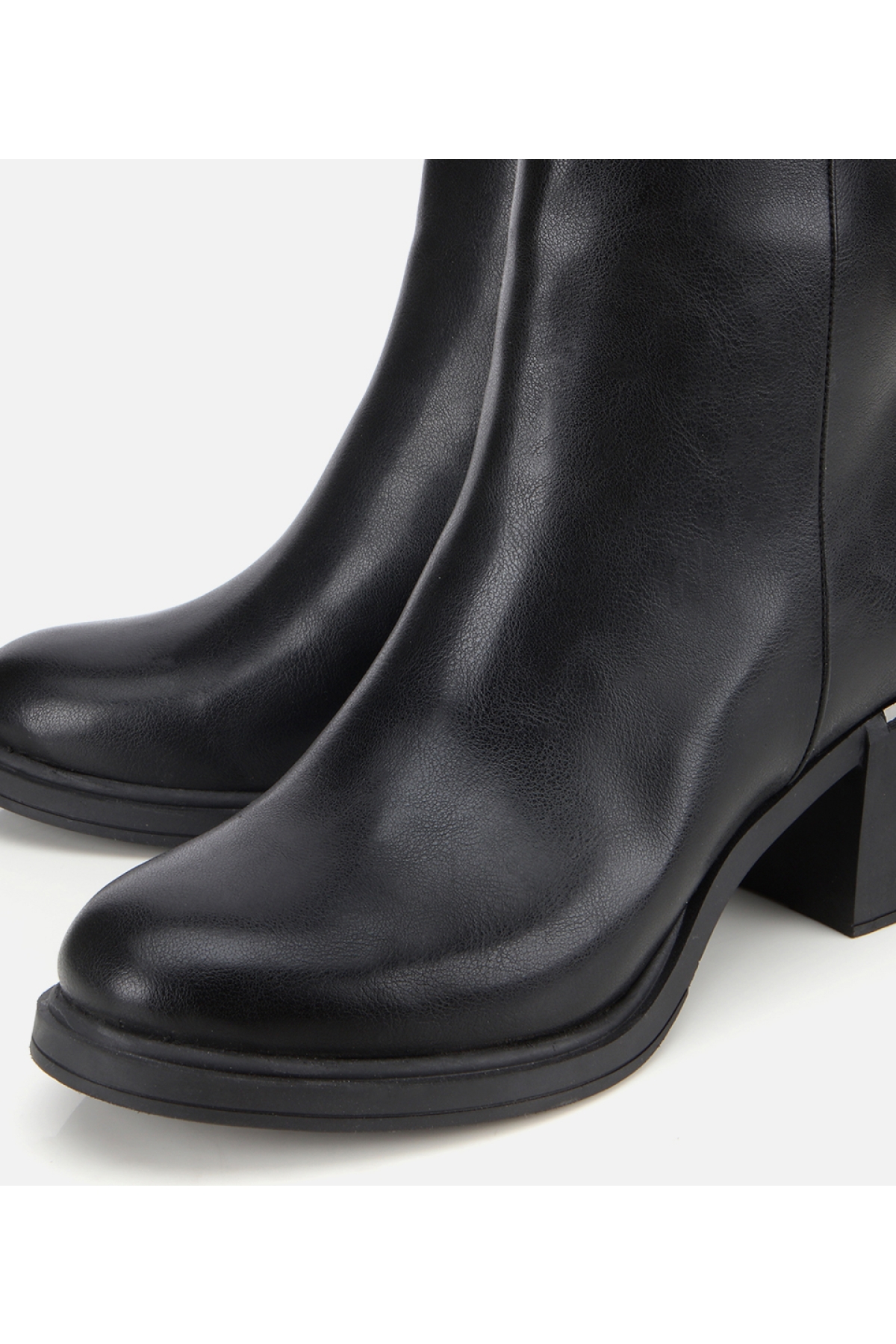 Kadın Siyah Metal Detaylı Kalın Tabanlı Bilekte Düz Bot - Görsel 3