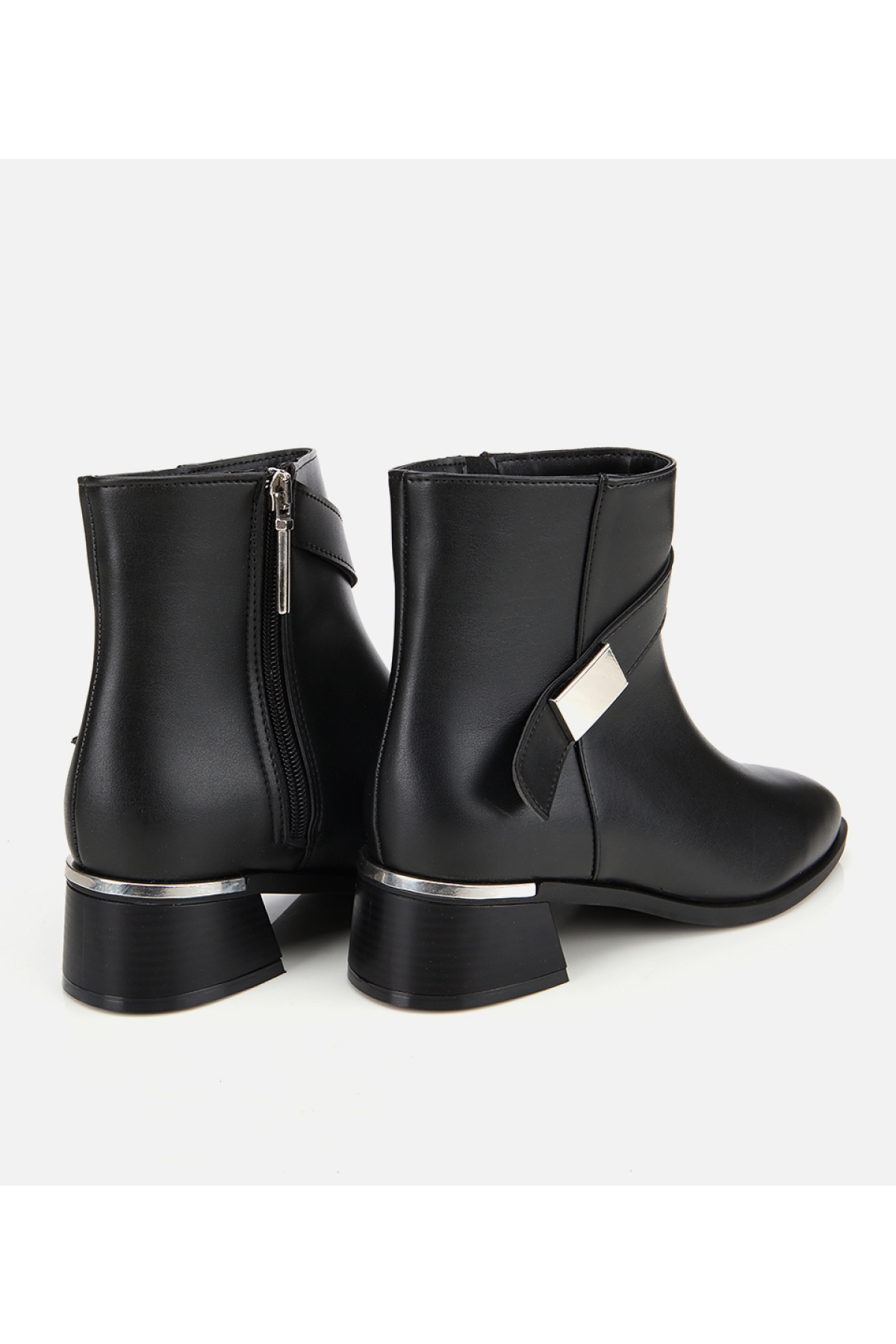 Kadın Siyah Metal Detaylı Bilekte Düz Bot - Görsel 4