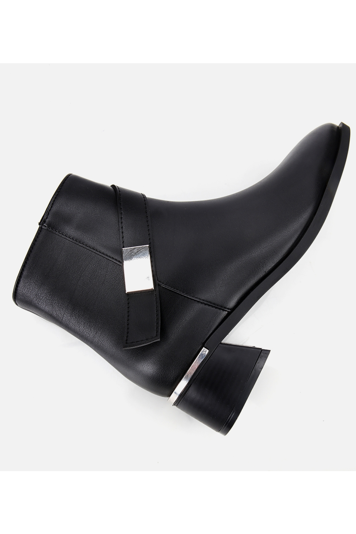 Kadın Siyah Metal Detaylı Bilekte Düz Bot - Görsel 6