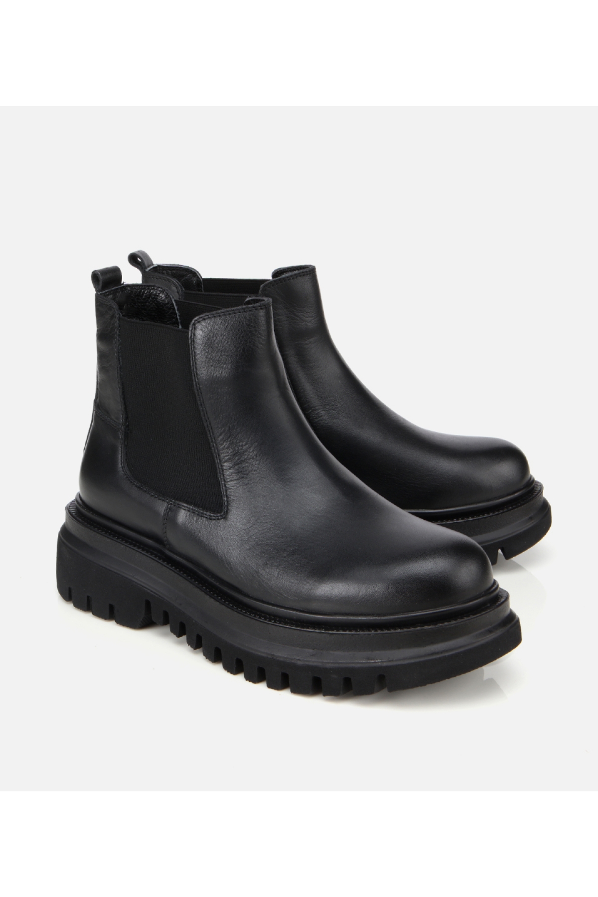 Kadın Deri Siyah Lastik Detaylı Kalın Tabanlı Düz Bot - Görsel 2