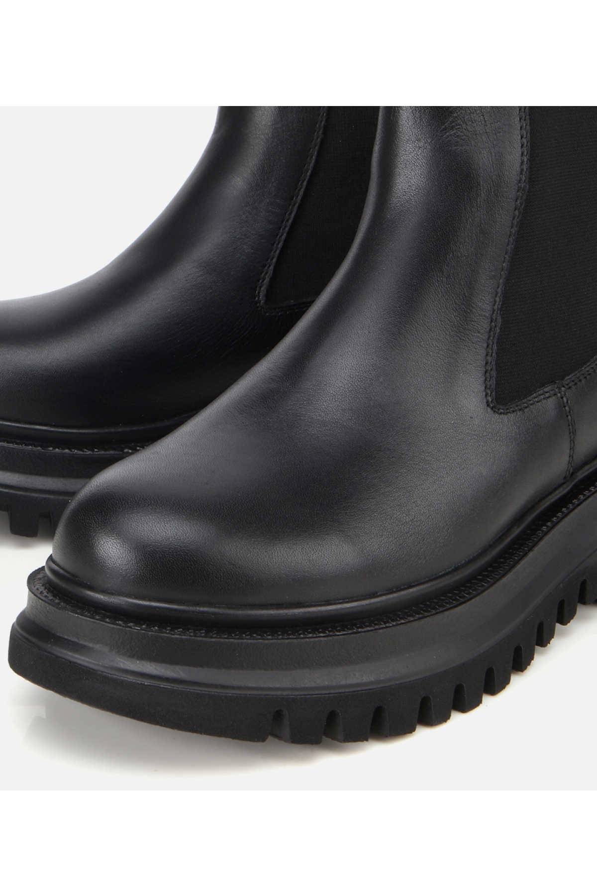 Kadın Deri Siyah Lastik Detaylı Kalın Tabanlı Düz Bot - Görsel 3