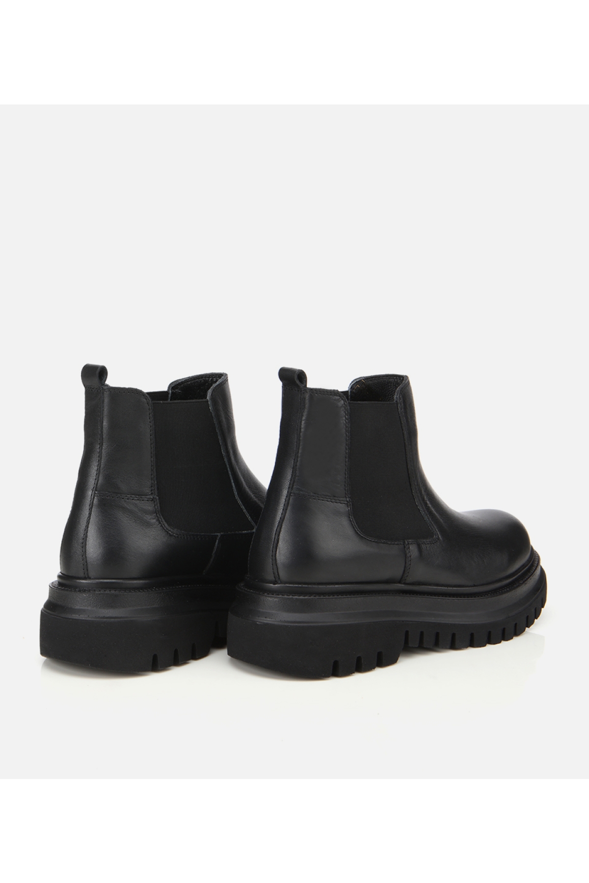 Kadın Deri Siyah Lastik Detaylı Kalın Tabanlı Düz Bot - Görsel 4