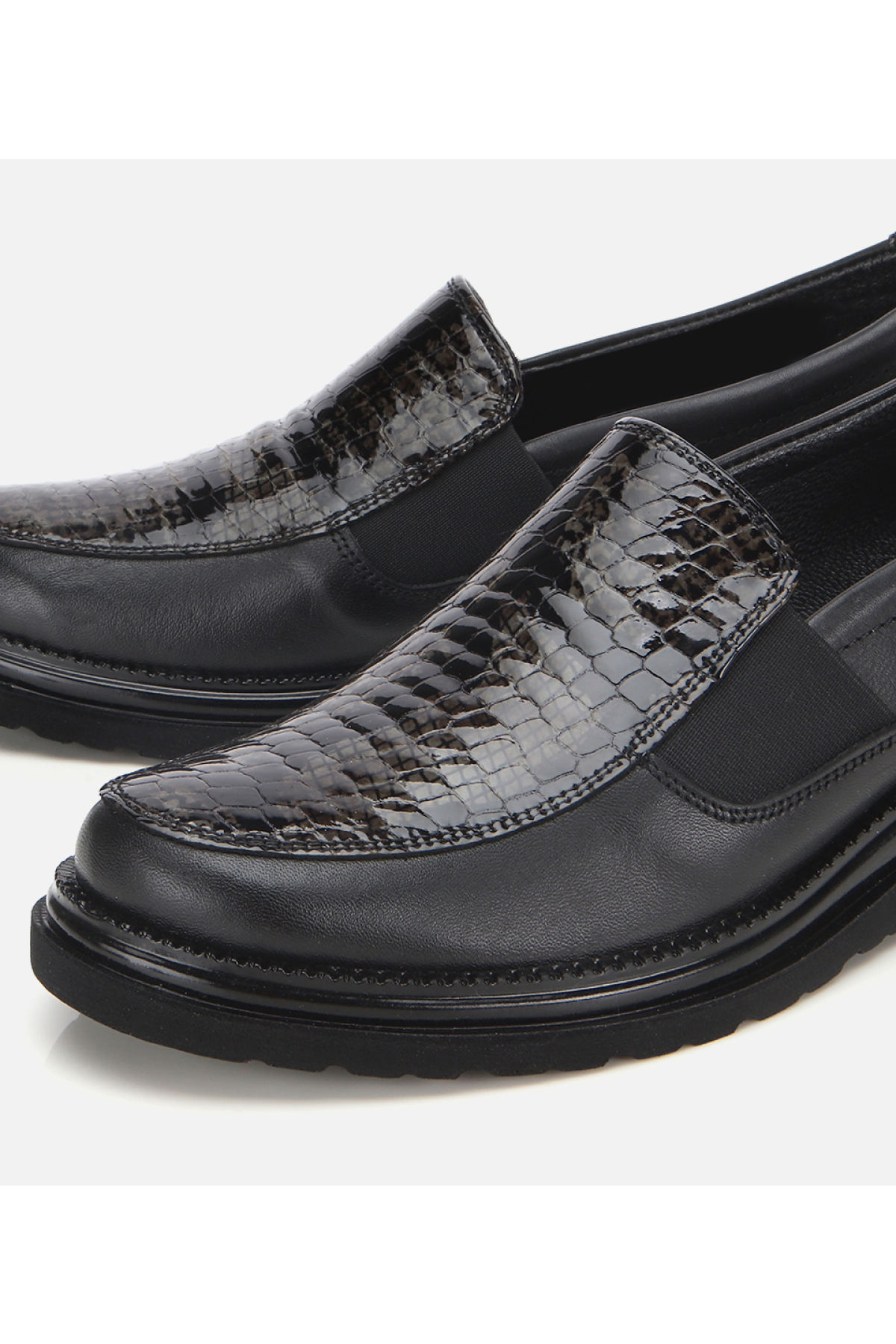 Kadın Deri Siyah Yılan Baskılı Dolgu Topuklu Günlük Loafer - Görsel 3