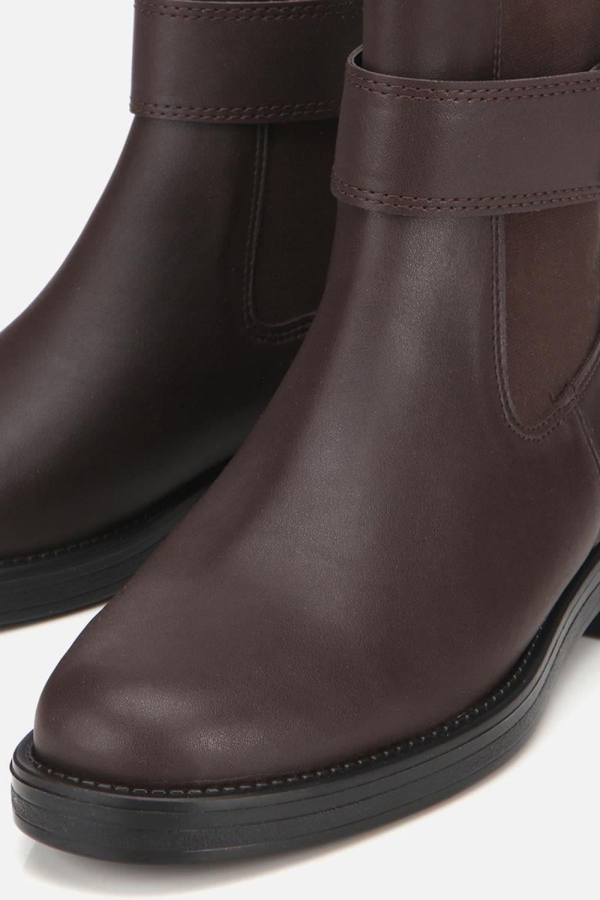 Kadın Kahverengi Tokalı Lastik Detaylı Düz Bot - Görsel 5