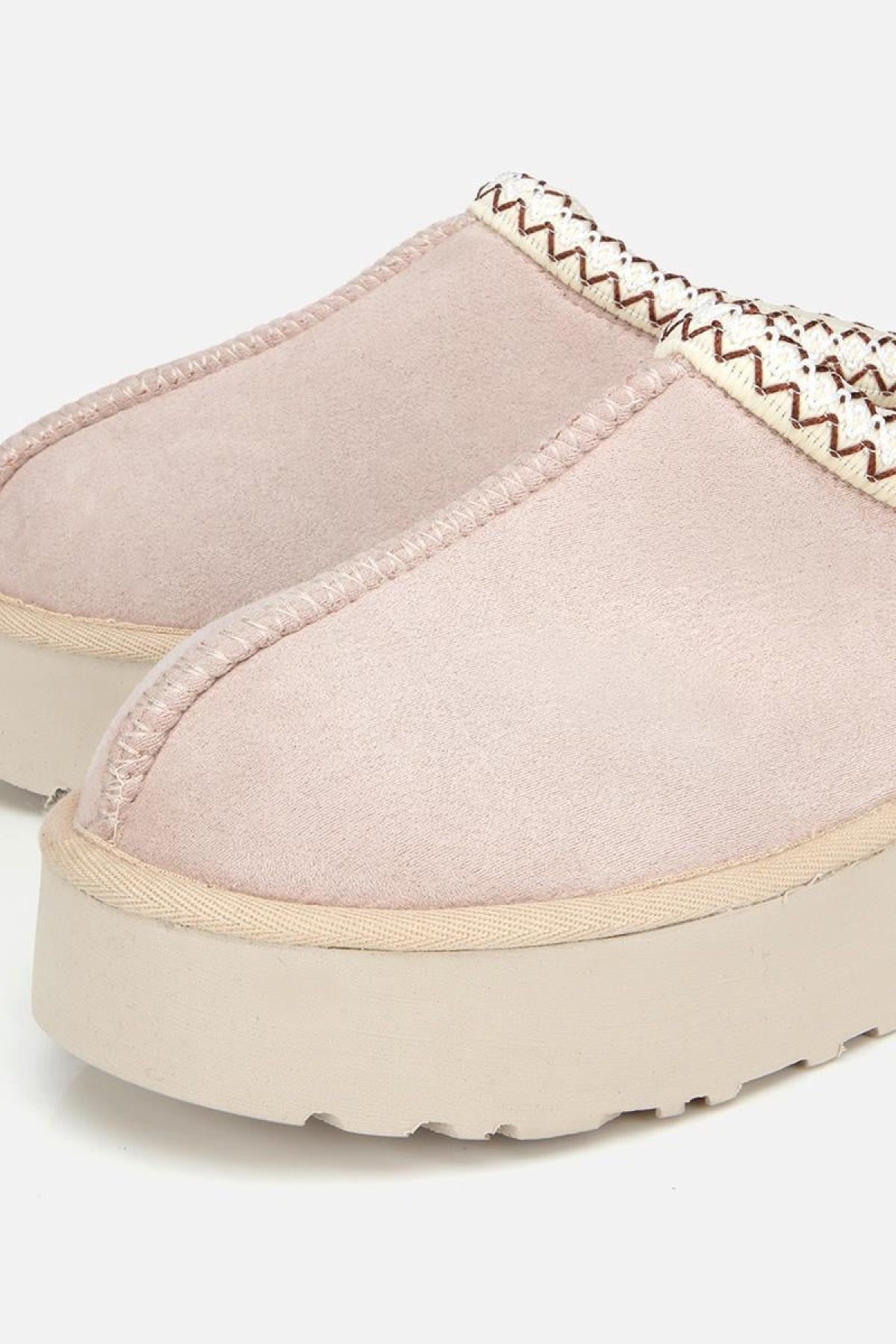 Kadın Süet Bej Dikiş Detaylı İçi Kürklü Yüksek Tabanlı Yarım Bot Terlik - Görsel 4