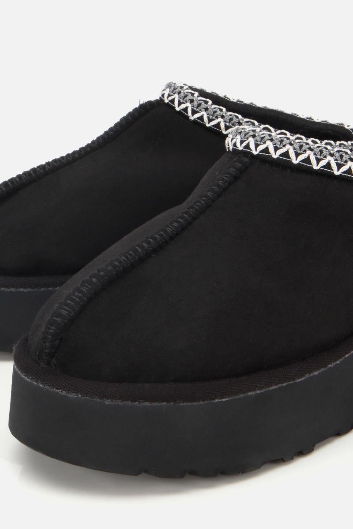 Kadın Süet Siyah Dikiş Detaylı İçi Kürklü Yüksek Tabanlı Yarım Bot Terlik - Görsel 3