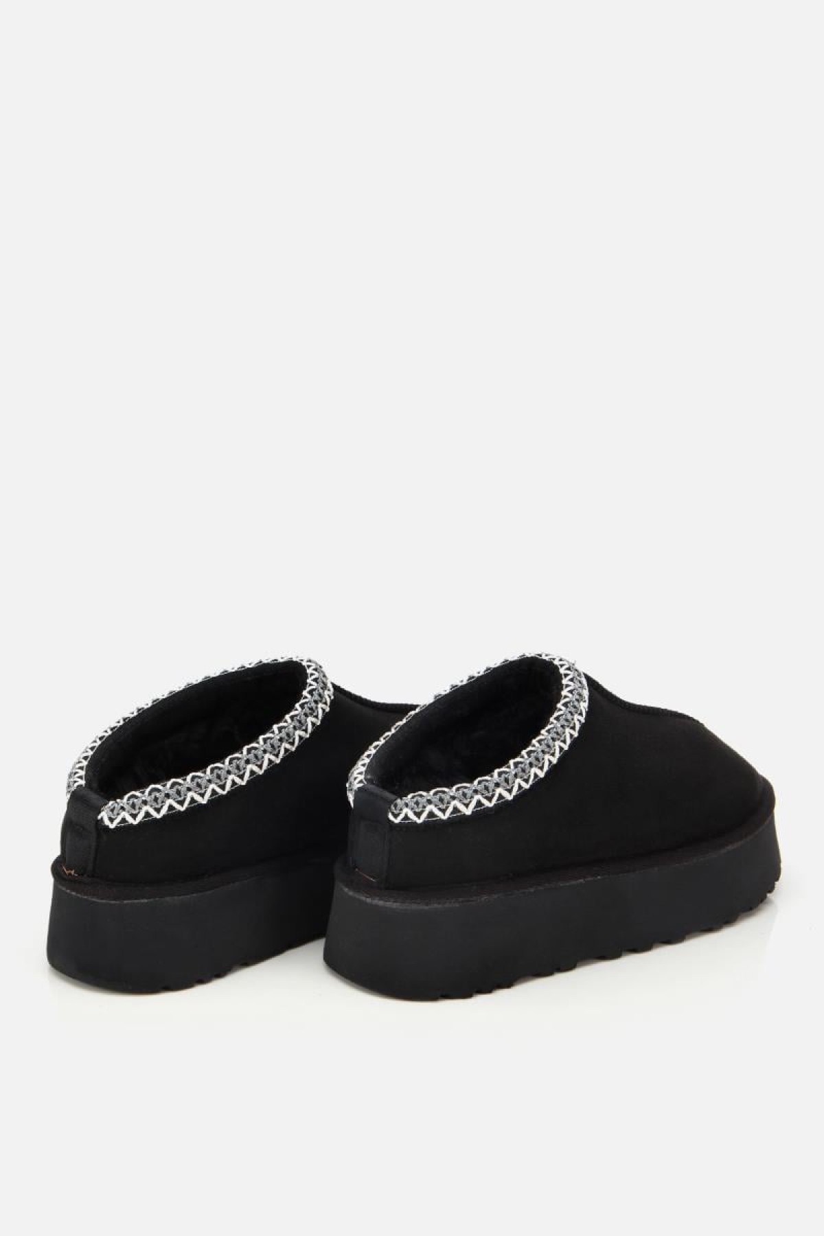 Kadın Süet Siyah Dikiş Detaylı İçi Kürklü Yüksek Tabanlı Yarım Bot Terlik - Görsel 4