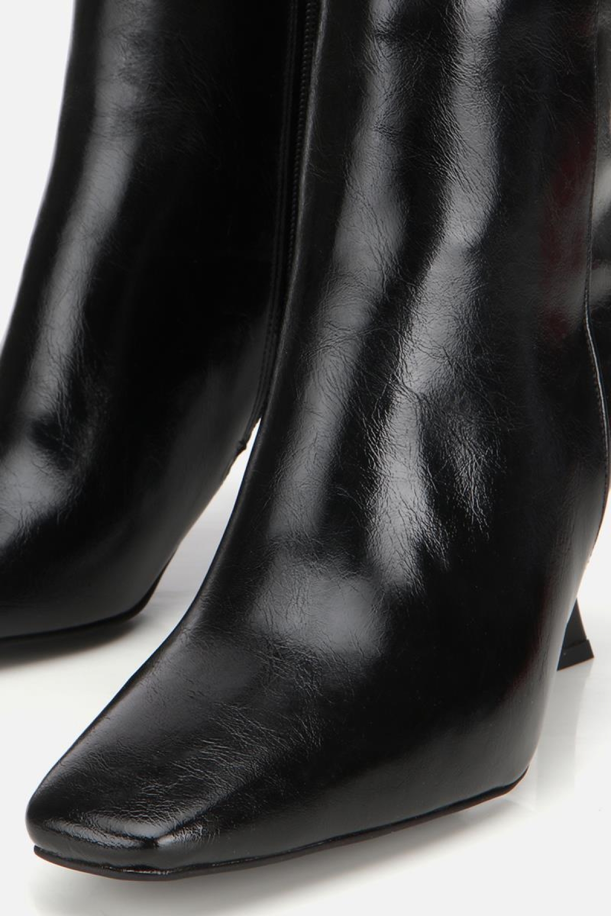 Kadın Siyah Küt Burunlu Bilekte Topuklu Bot - Görsel 5