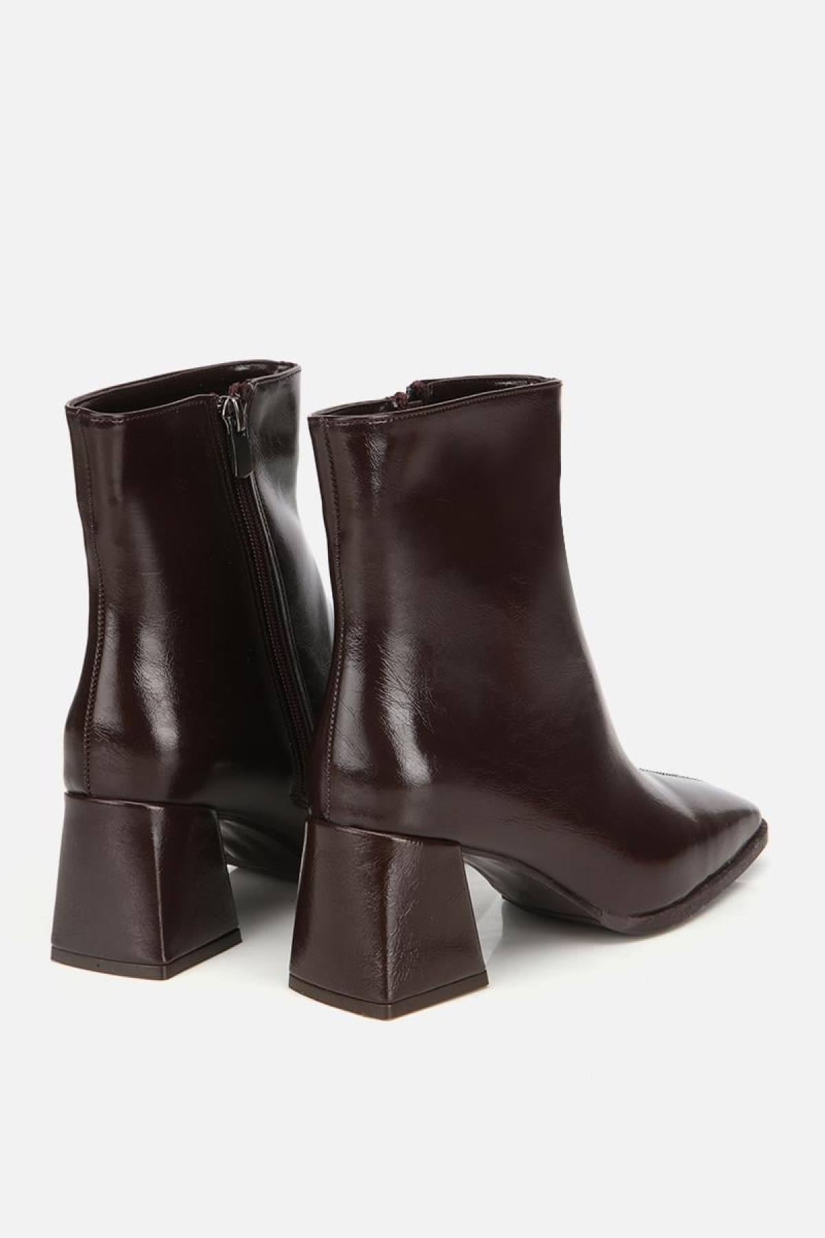 Kadın Rugan Kahverengi Fermuarlı Küt Burunlu Topuklu Bot - Görsel 4