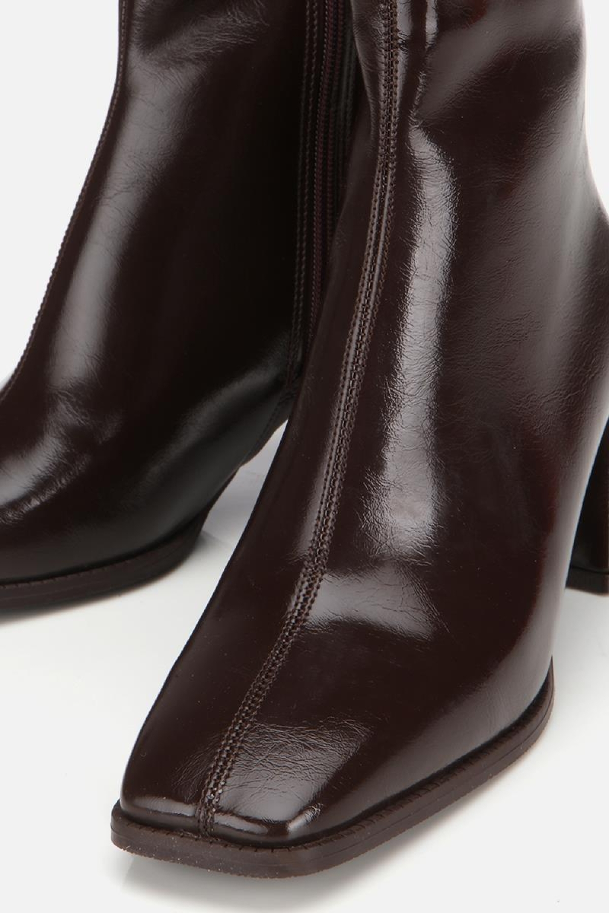 Kadın Rugan Kahverengi Fermuarlı Küt Burunlu Topuklu Bot - Görsel 5