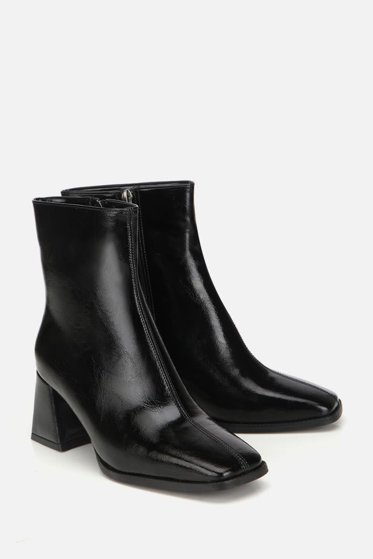 Kadın Rugan Siyah Fermuarlı Küt Burunlu Topuklu Bot - Görsel 3