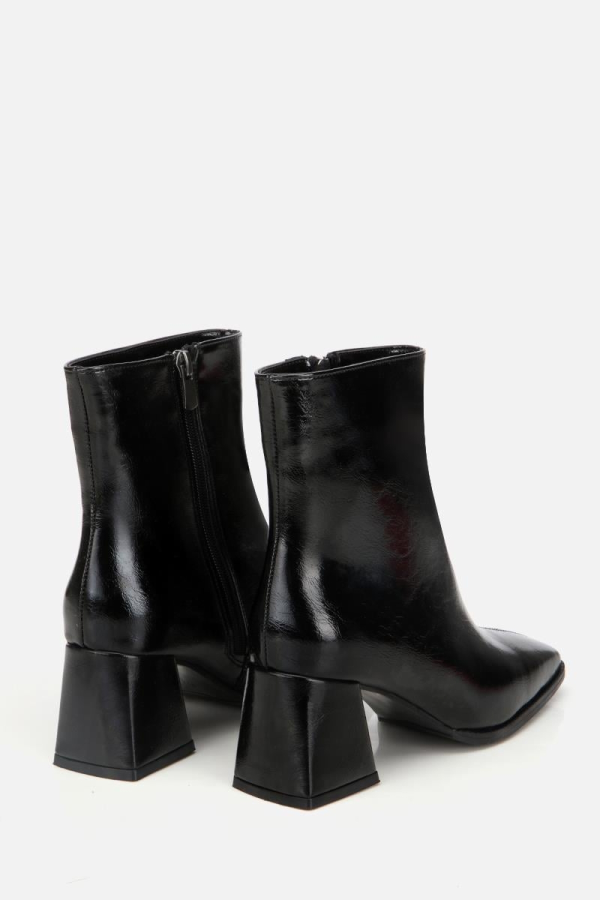 Kadın Rugan Siyah Fermuarlı Küt Burunlu Topuklu Bot - Görsel 4