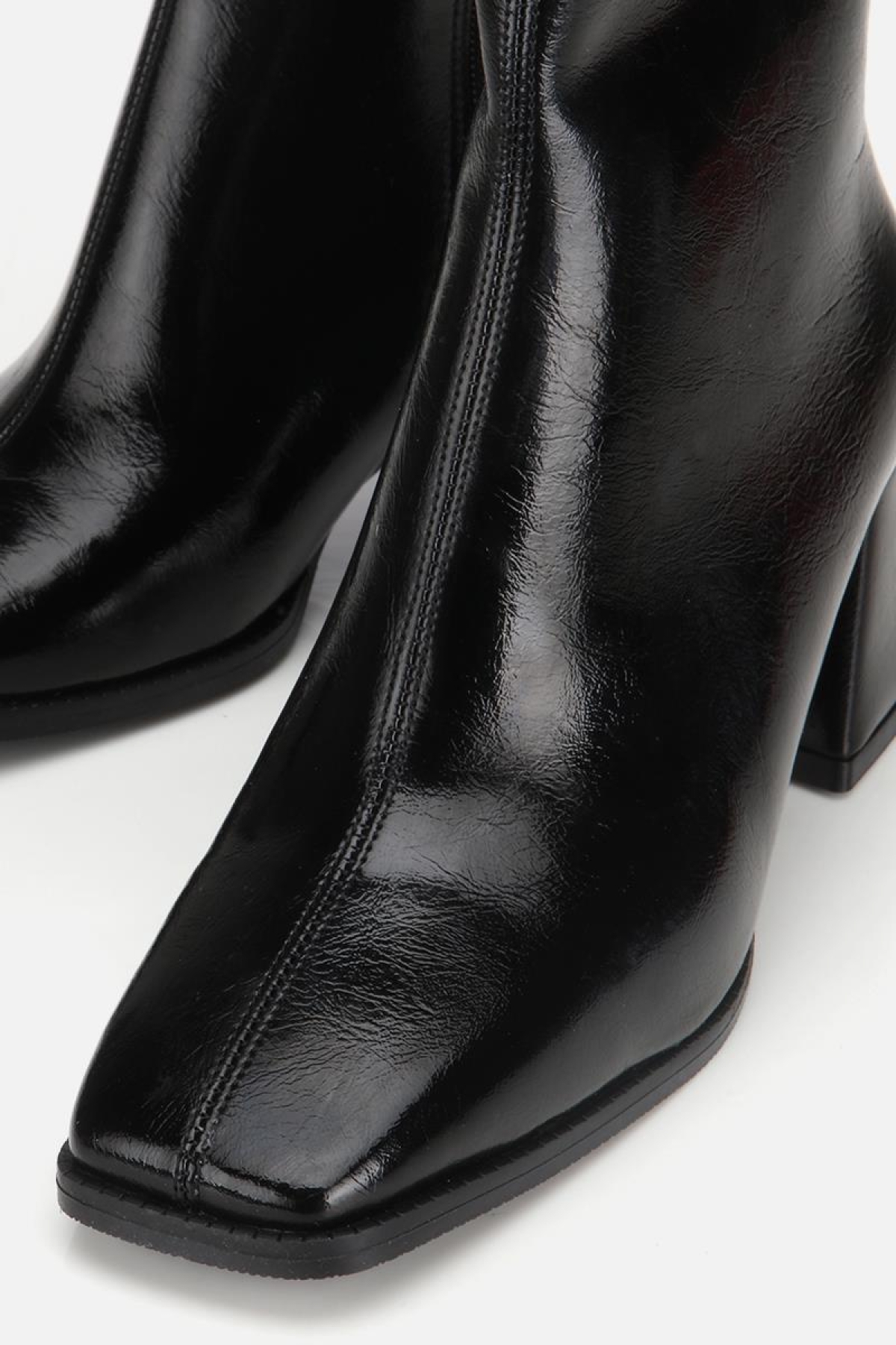 Kadın Rugan Siyah Fermuarlı Küt Burunlu Topuklu Bot - Görsel 5