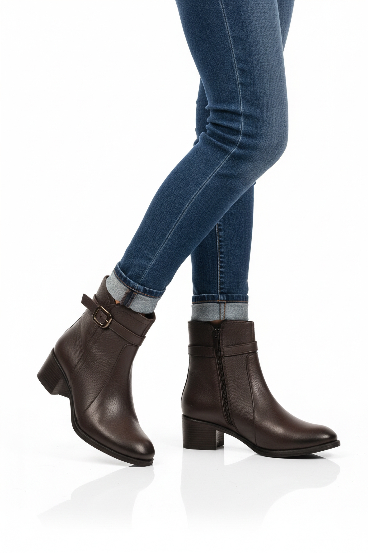 A Spor Aspor Siyah Kahve Hakiki Deri Fermuarlı İçi Polarlı Kadın Topuklu Bot model görseli