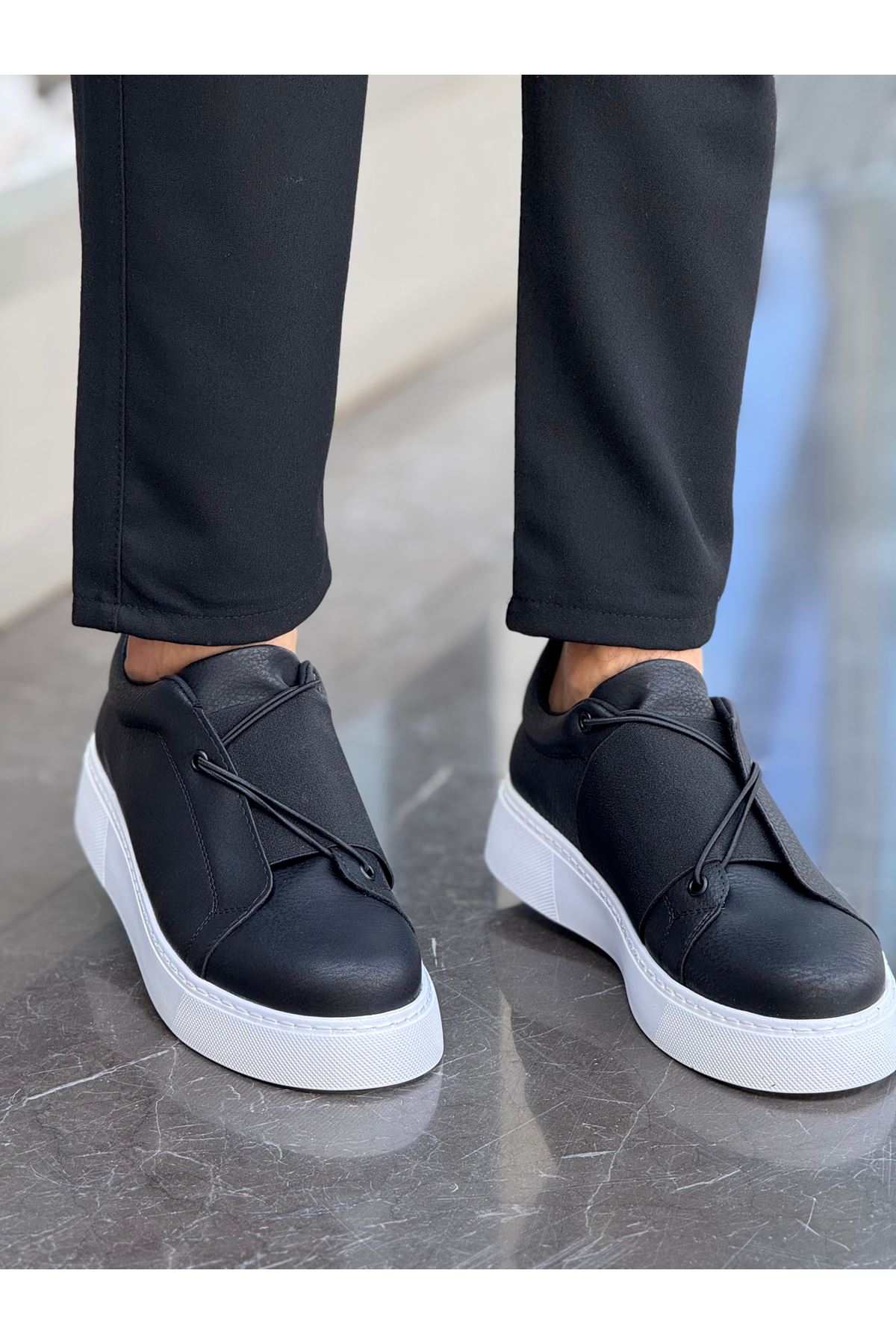 Pabucmarketi Lastikli Erkek Günlük Ayakkabı Siyah Beyaz (beyaz Taban) model görseli