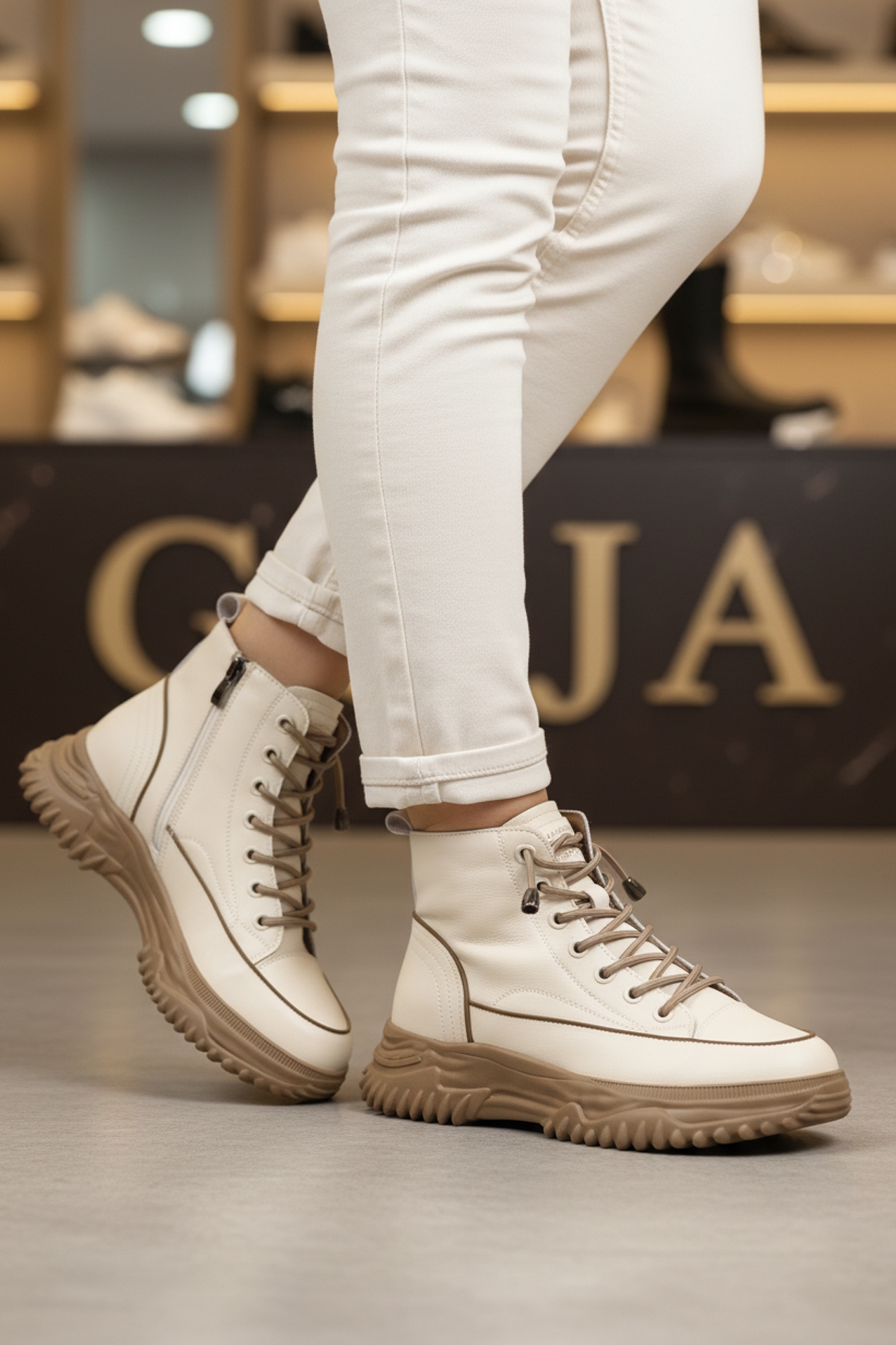 Bej Bağcıklı Fermuarlı Kadın Düz Bot - Görsel 3