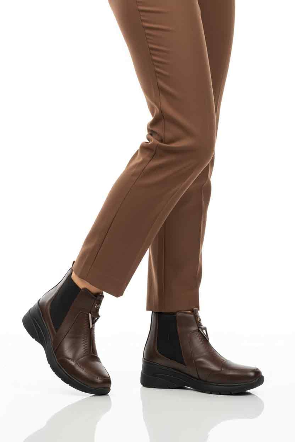 A Spor Aspor Kahve Siyah Hakiki Deri İçi Polarlı Kadın Düz Bot model görseli