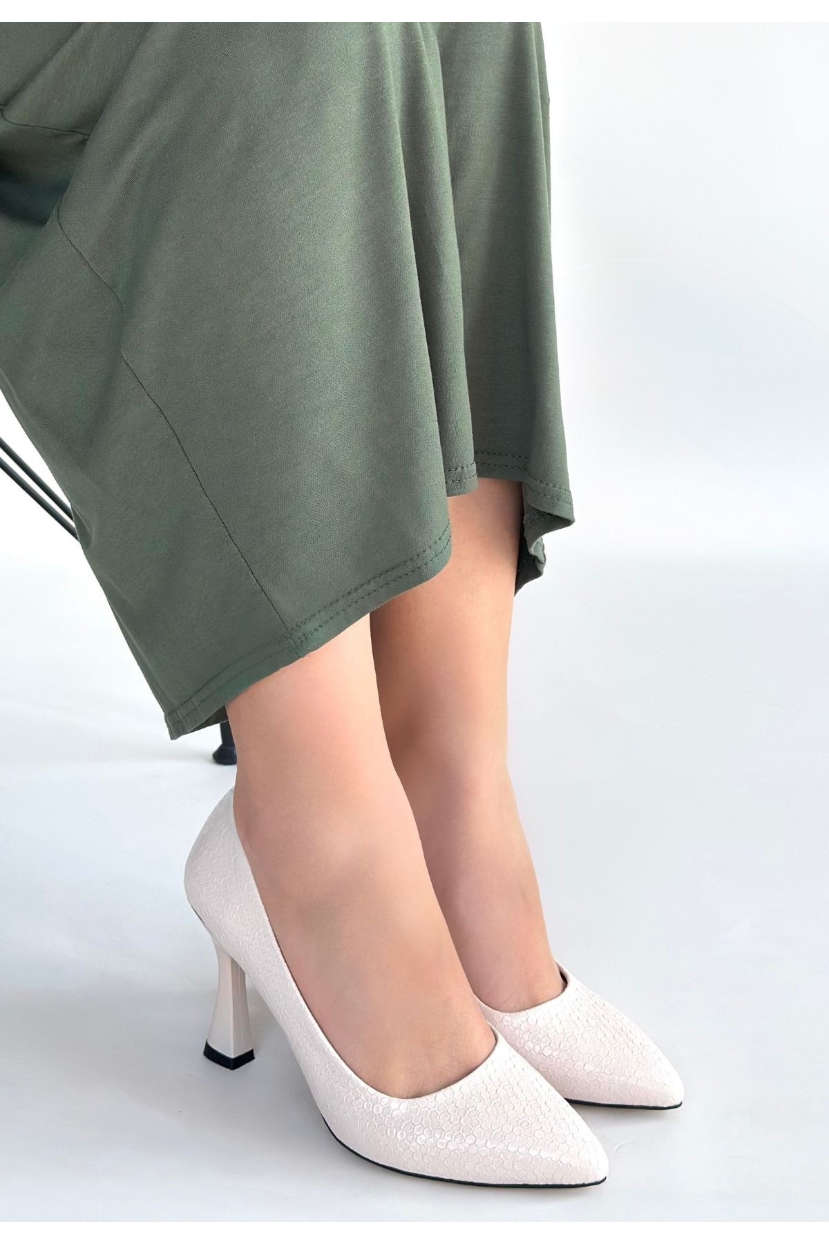 Bej Rugan Baskılı Kadın Topuklu Ayakkabı - Görsel 3