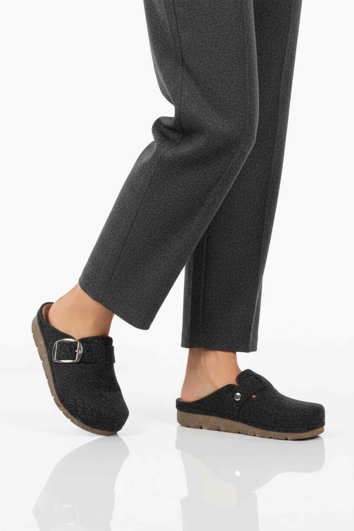 A Spor Aspor Camel Siyah Kadın Ev Terliği model görseli