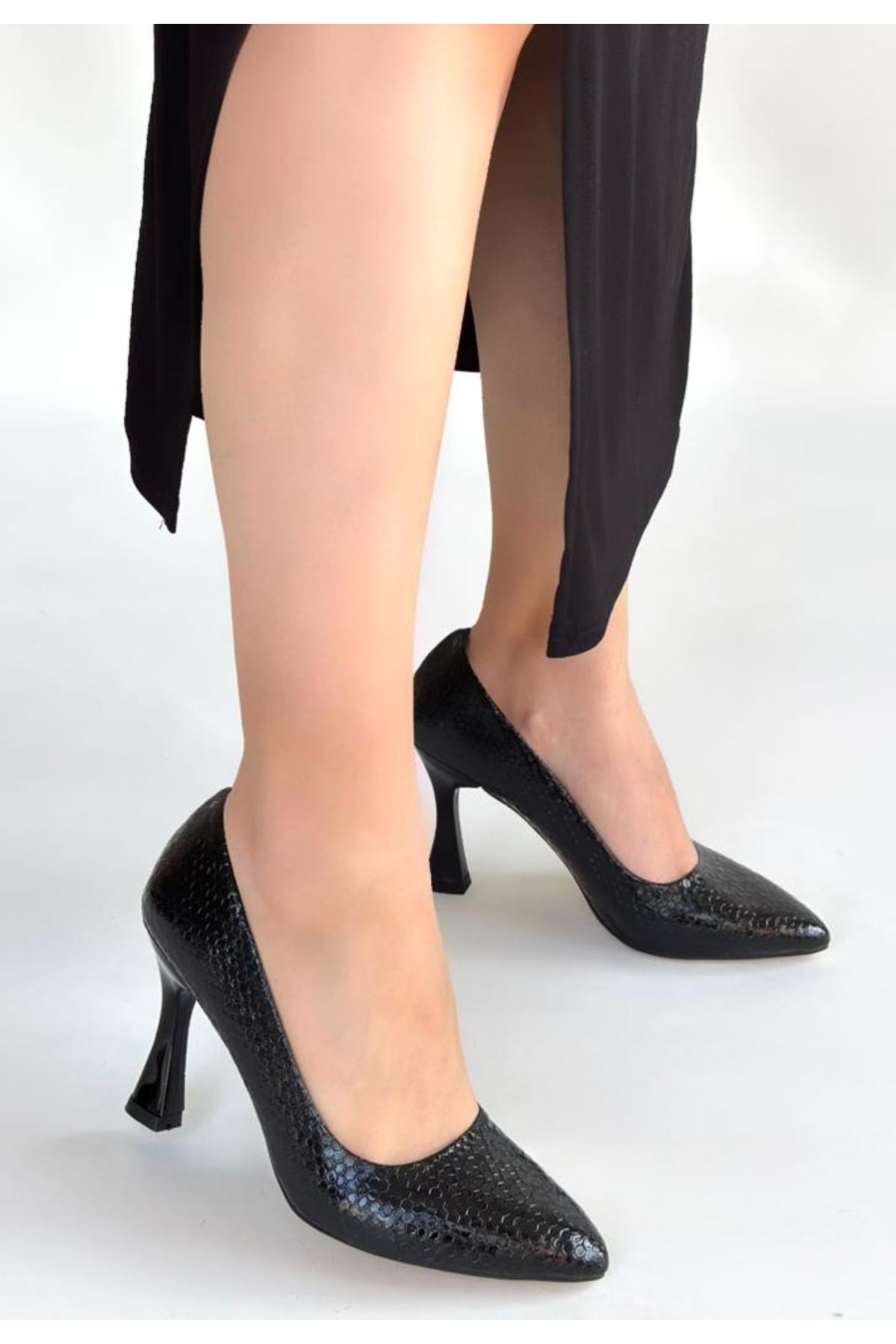 Pabucmarketi Siyah Bej Rugan Baskılı Kadın Topuklu Ayakkabı model görseli