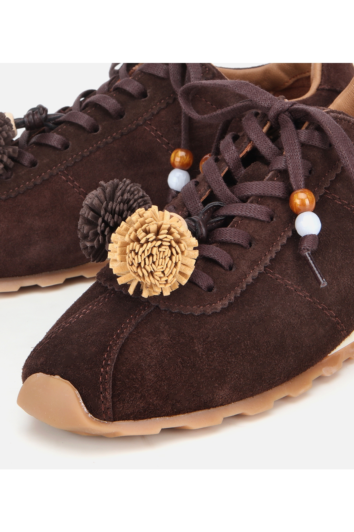 Kadın Süet Deri Kahverengi Aksesuar Detaylı Spor Ayakkabı - Görsel 4