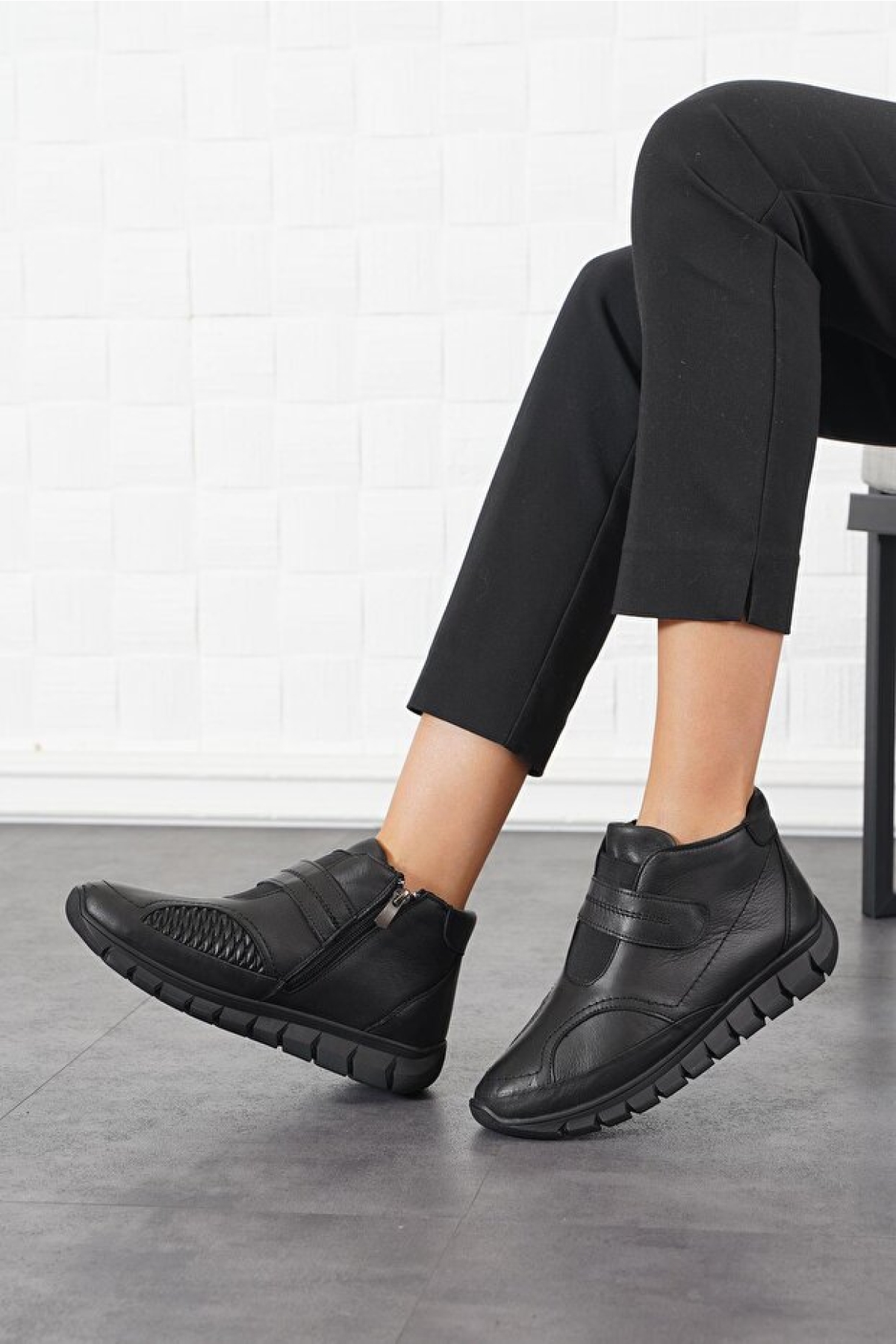 Hakiki Deri Siyah Kemik Çıkıntılı Cırtlı Ortopedik Kadın Anne Bot - Görsel 2