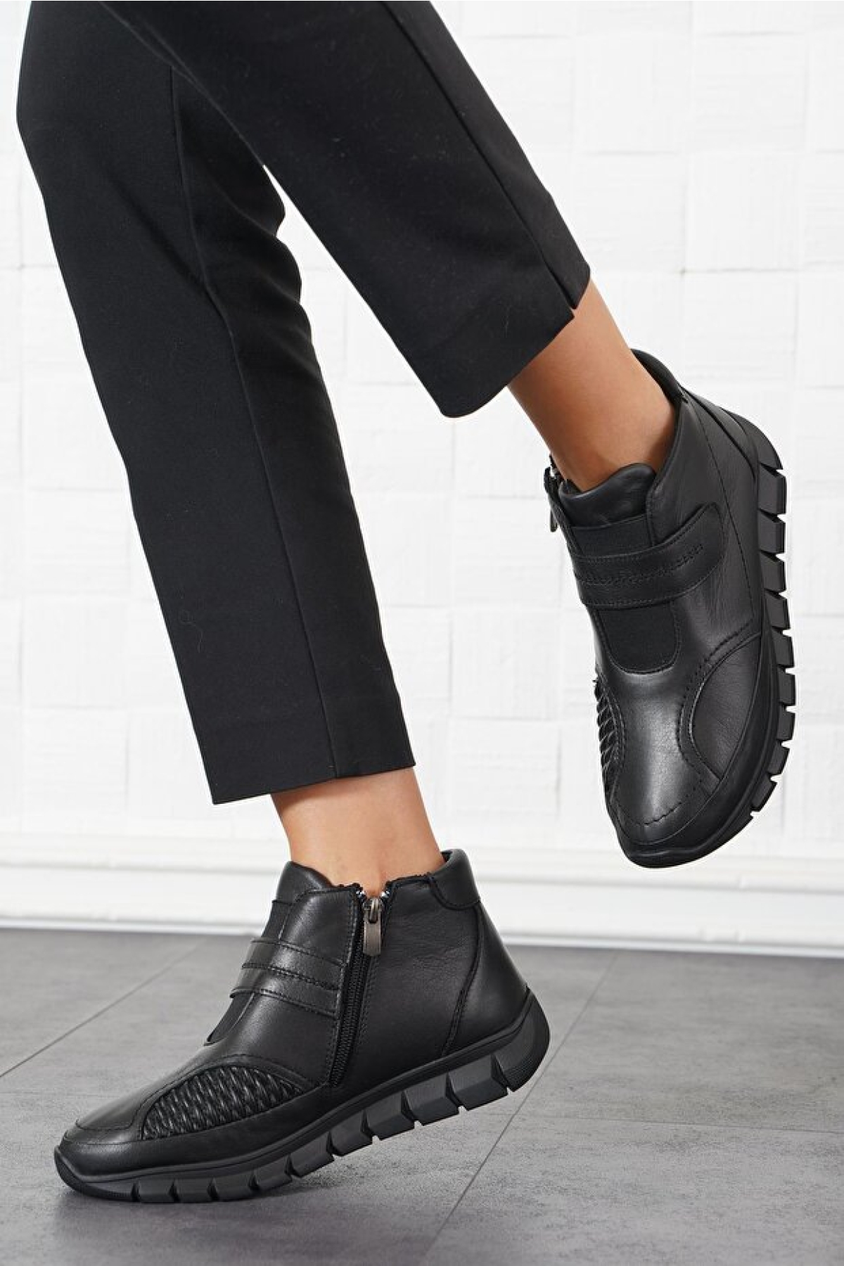 Hakiki Deri Siyah Kemik Çıkıntılı Cırtlı Ortopedik Kadın Anne Bot - Görsel 3