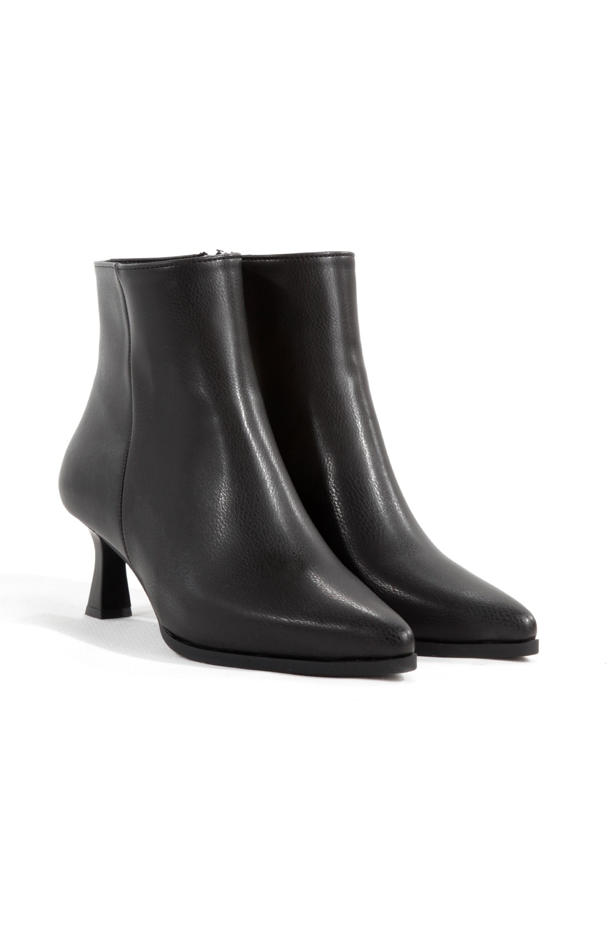 Siyah Mat Kısa Kadeh Topuklu Kadın Bot Kurabe - Görsel 4